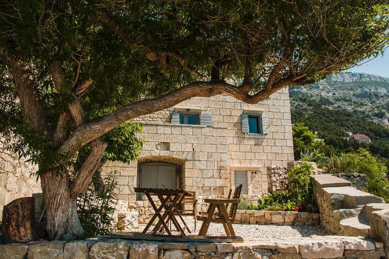Stone Lady - Holiday Home Omiš Buitenkant foto